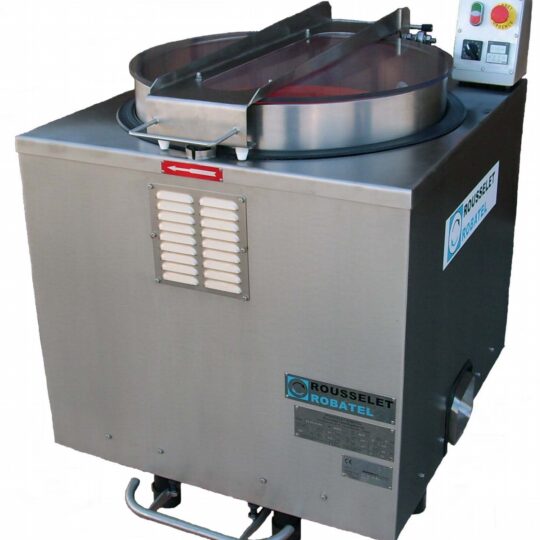 CENTRIFUGE WITH REMOVABLE PLASTIC DRAINING BASKET